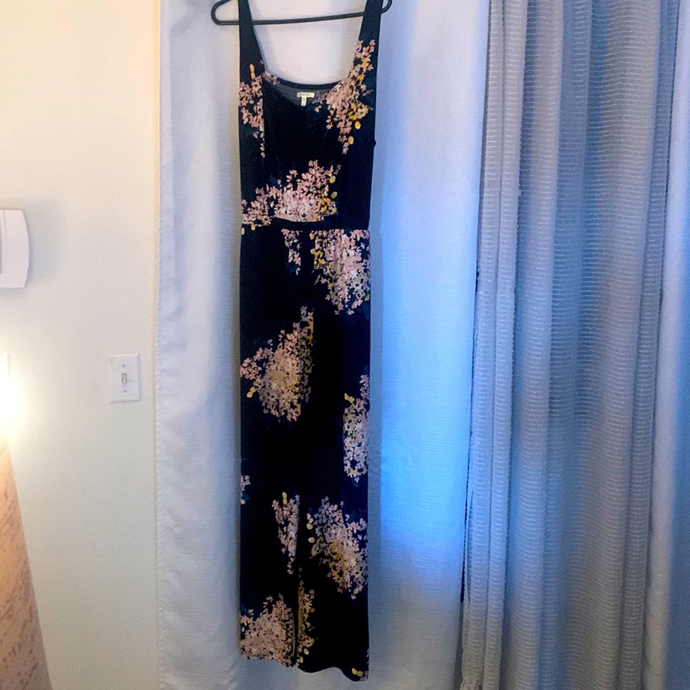 Size 1X Black romper with floral patern